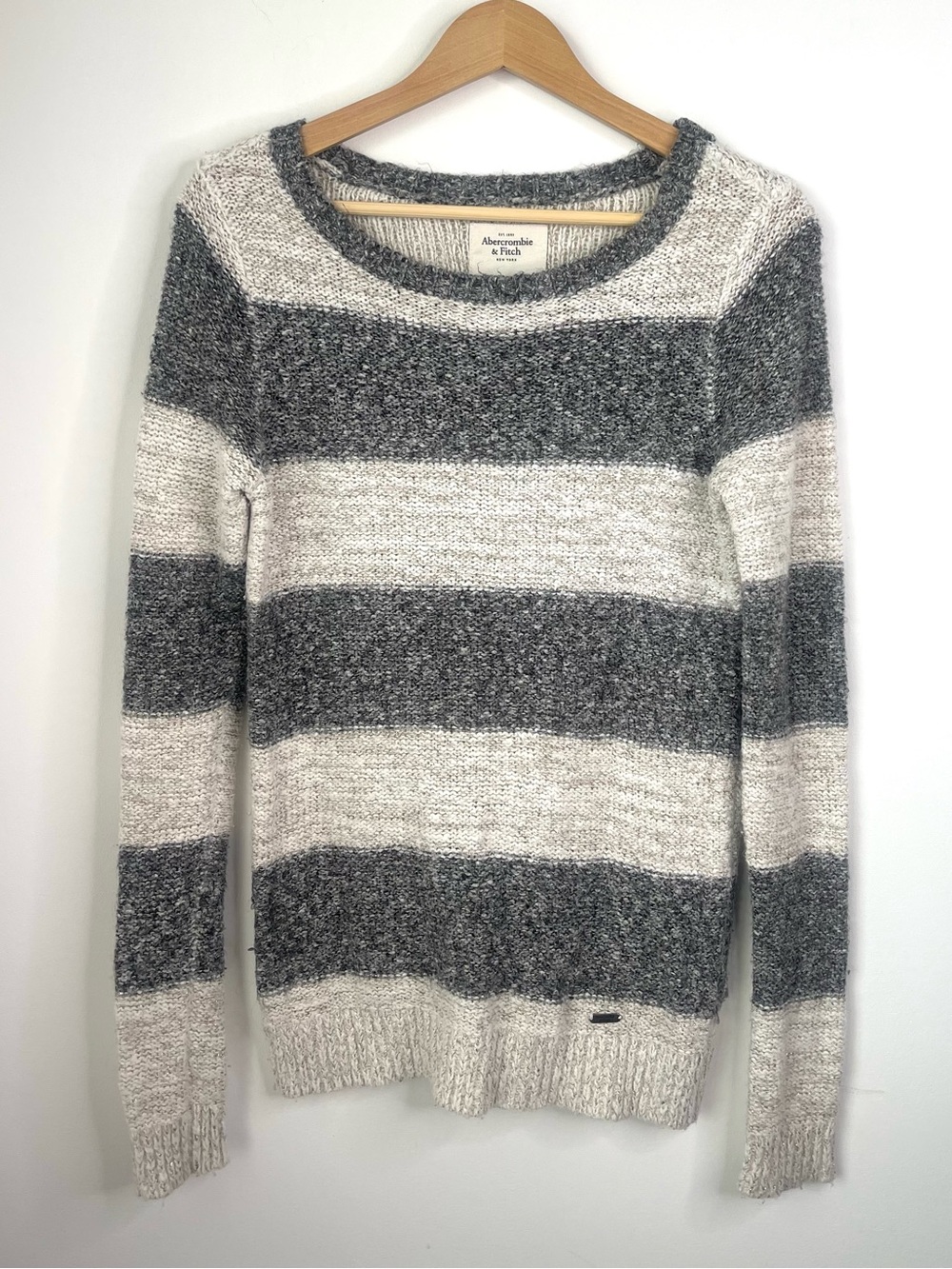 Abercrombie & Fitch Gray and Cream Striped Crew Neck Sweater XS